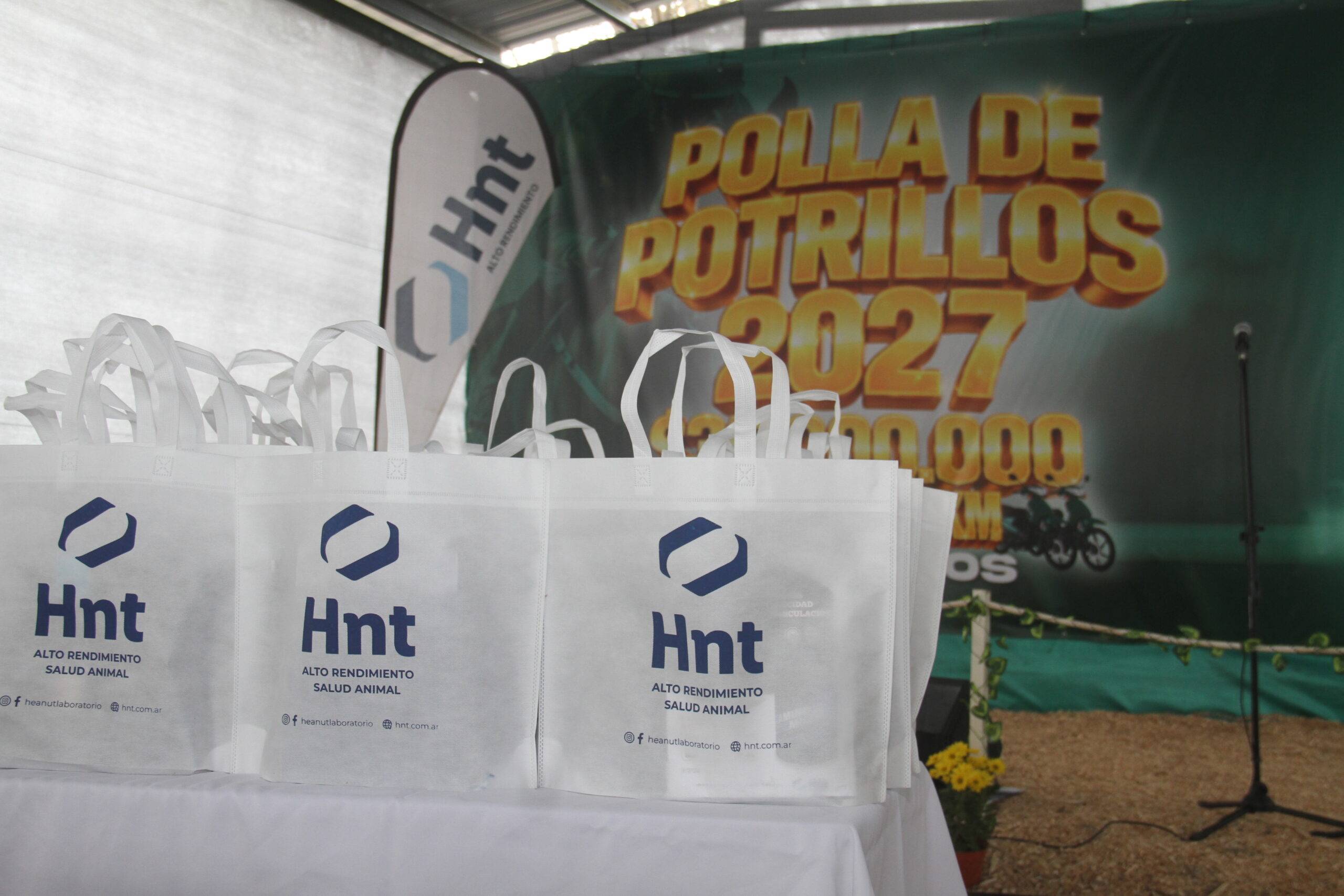 Bolsas HNT y cartelería oficial Polla de Potrillos 2027 en el Remate Selección del Haras La Bien Plantada
