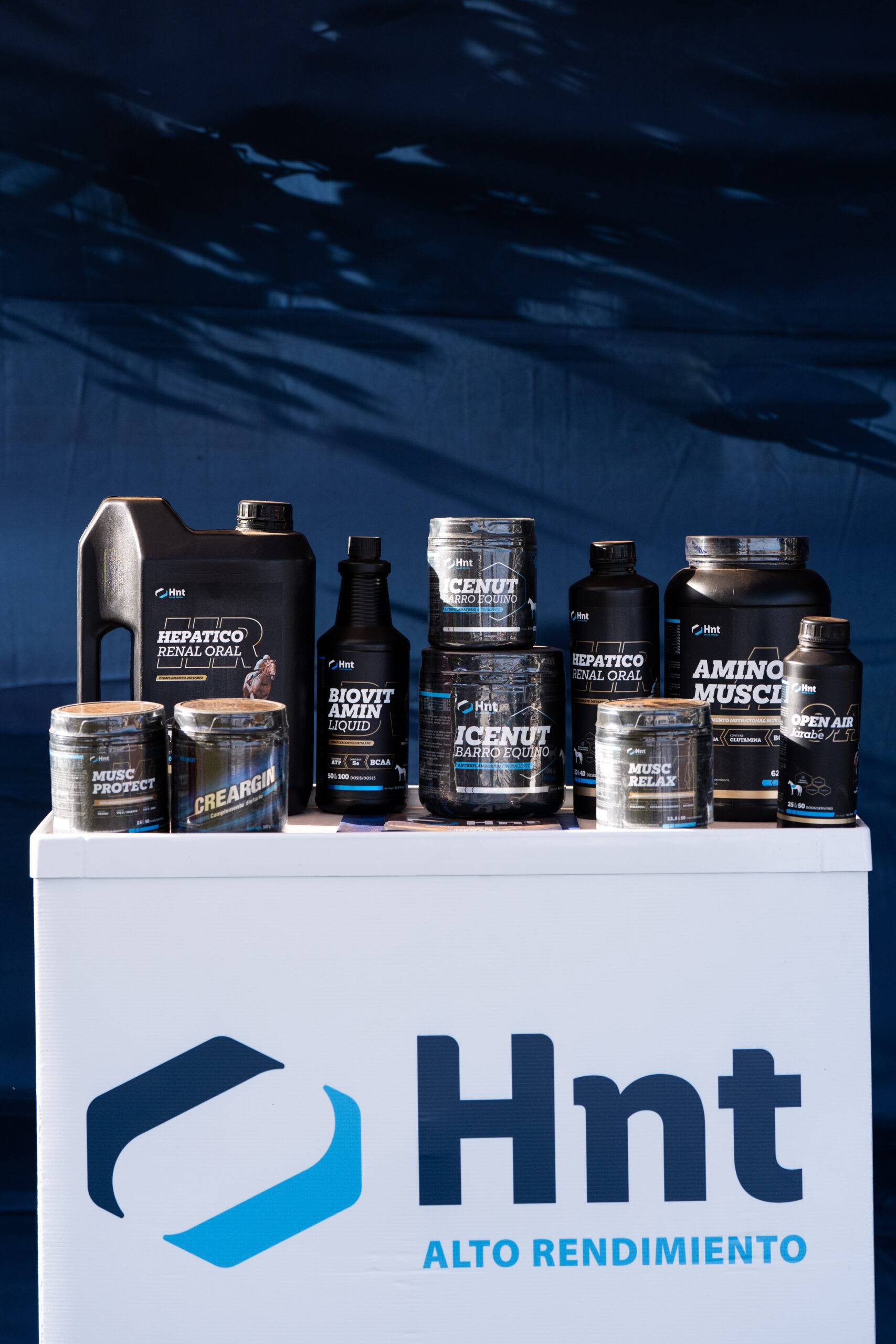 Línea de productos Laboratorio HNT - AminoMuscle, Biovit Amin, Icenut, Hepático Renal y Musc Relax presentados en el Hípico Casco Rosado