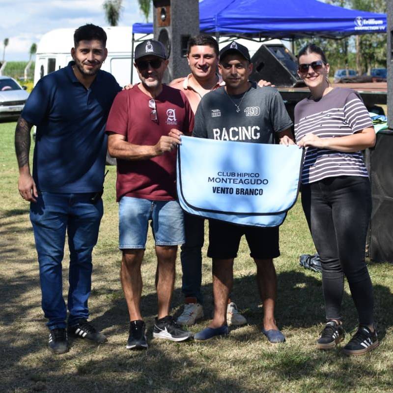 Viento Blanco moro del Stud El Checo presentado en el Hipódromo de Monteagudo con HNT