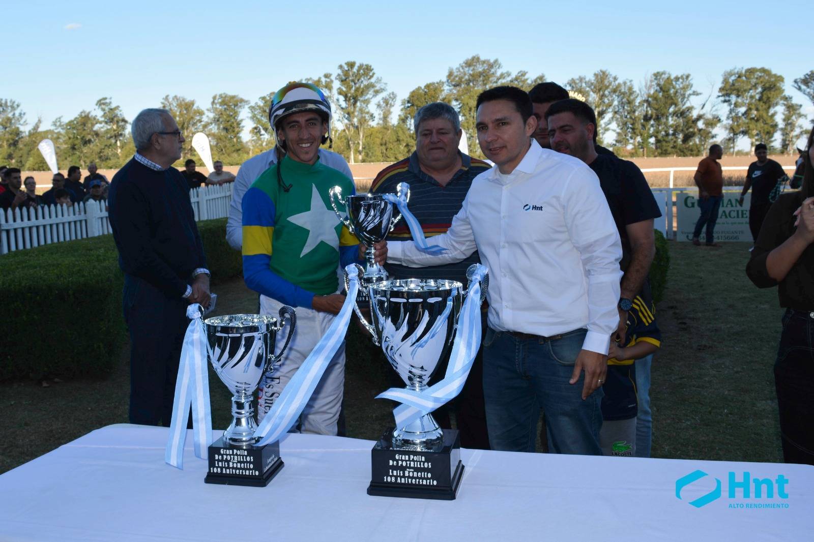 El Pura Sangre celebración del Stud La Rivera tras ganar la Polla de Potrillos en Venado Tuerto