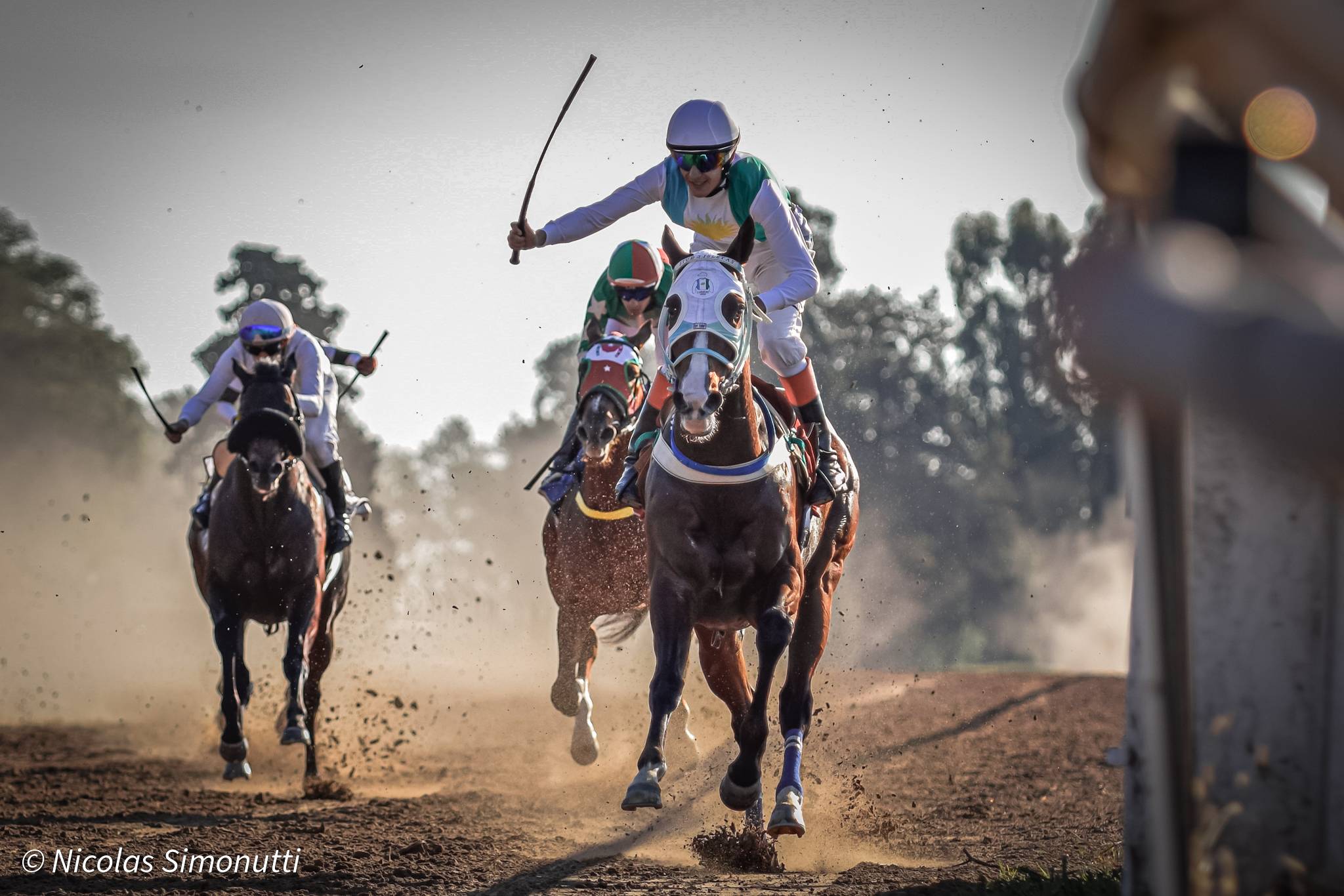 El Futuro ganando el Especial 25 de Mayo en el Hipódromo Las Flores, conducido por Jonathan Tarragona