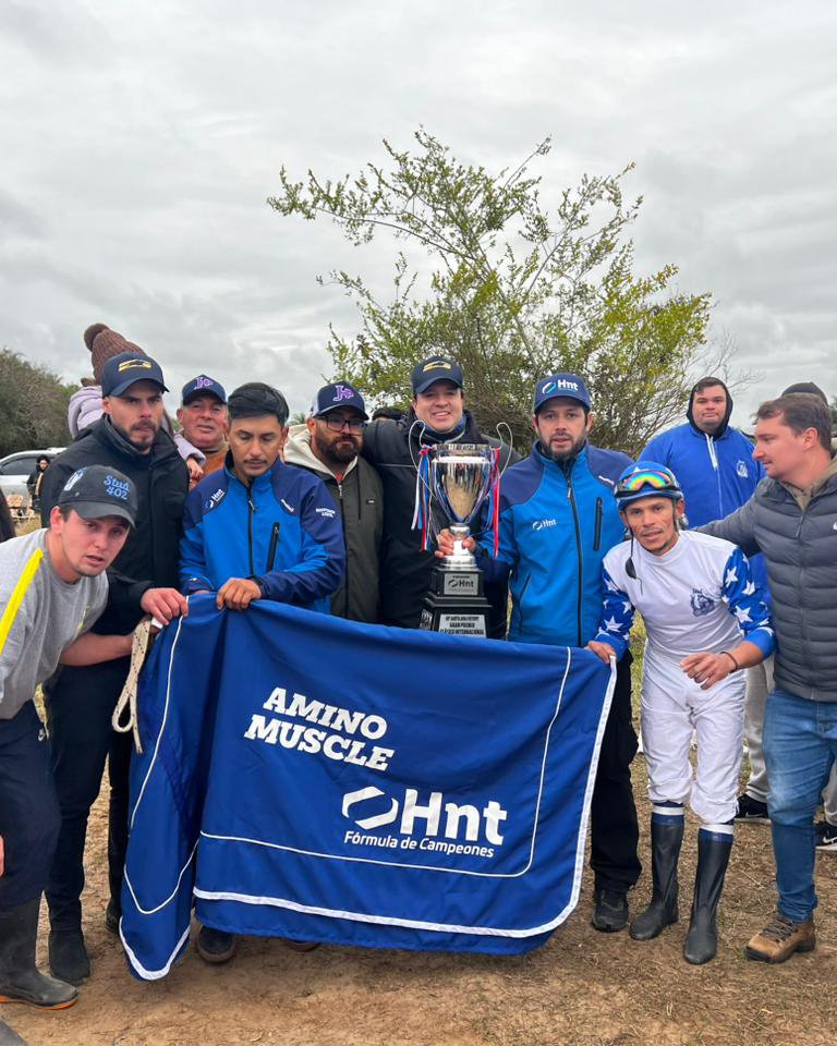 Ultra Granite del Stud 402 de Oberá Misiones ganador del Clásico Central 340 metros con la Copa HNT