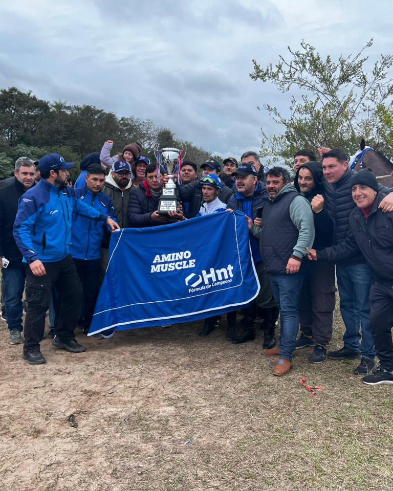 Festejo del Stud 402 con Ultra Granite campeón del Clásico Central en el Hípico Santa Ana