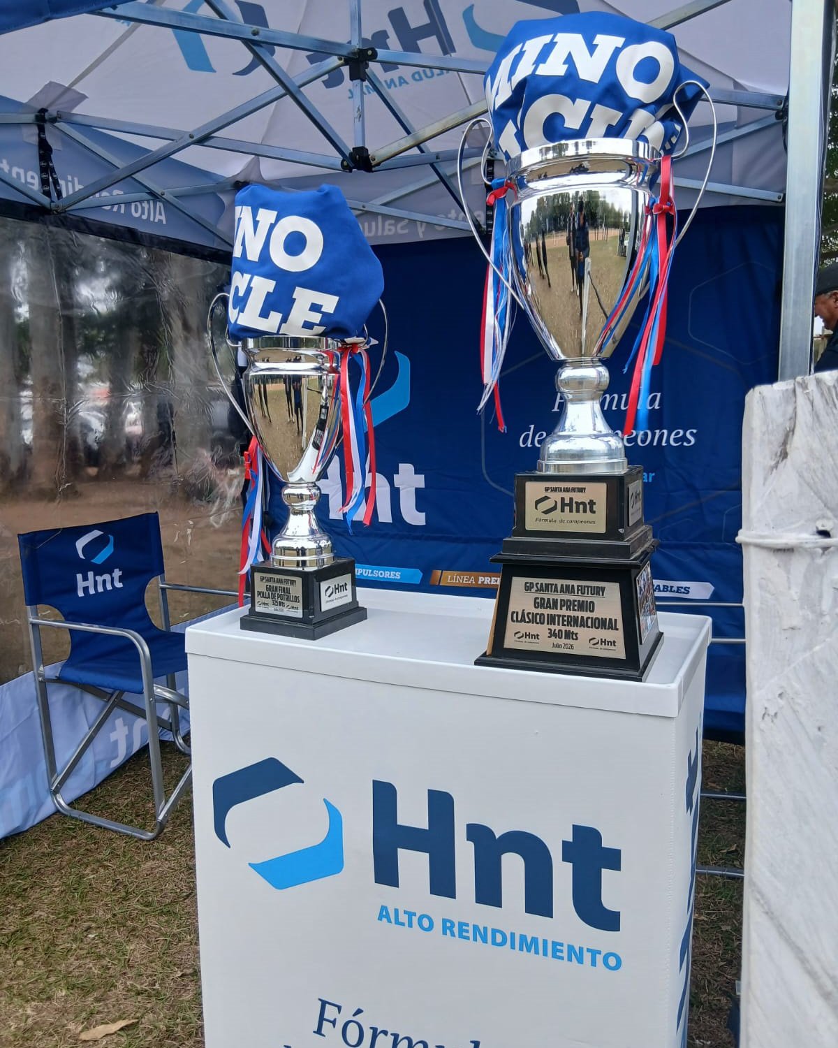 Copas del Laboratorio HNT para el GP Santa Ana Futurity y el Clásico Central del Hípico Santa Ana
