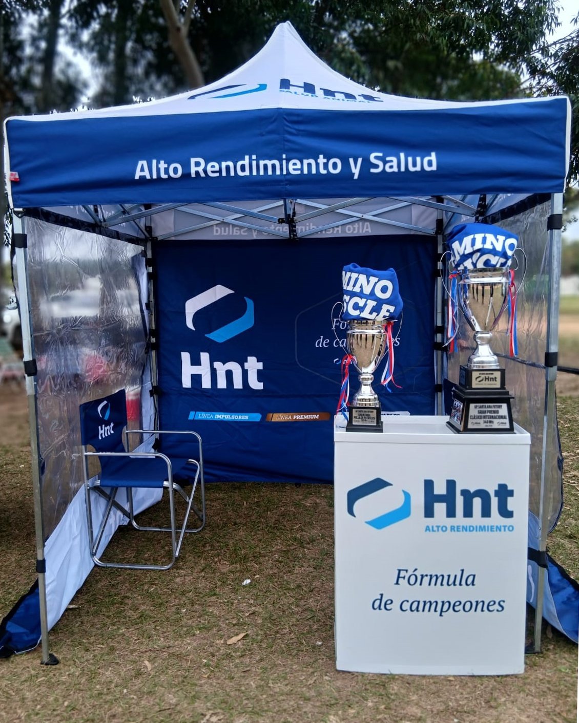 Stand del Laboratorio HNT en el GP Santa Ana Futurity del Hipico Santa Ana Corrientes